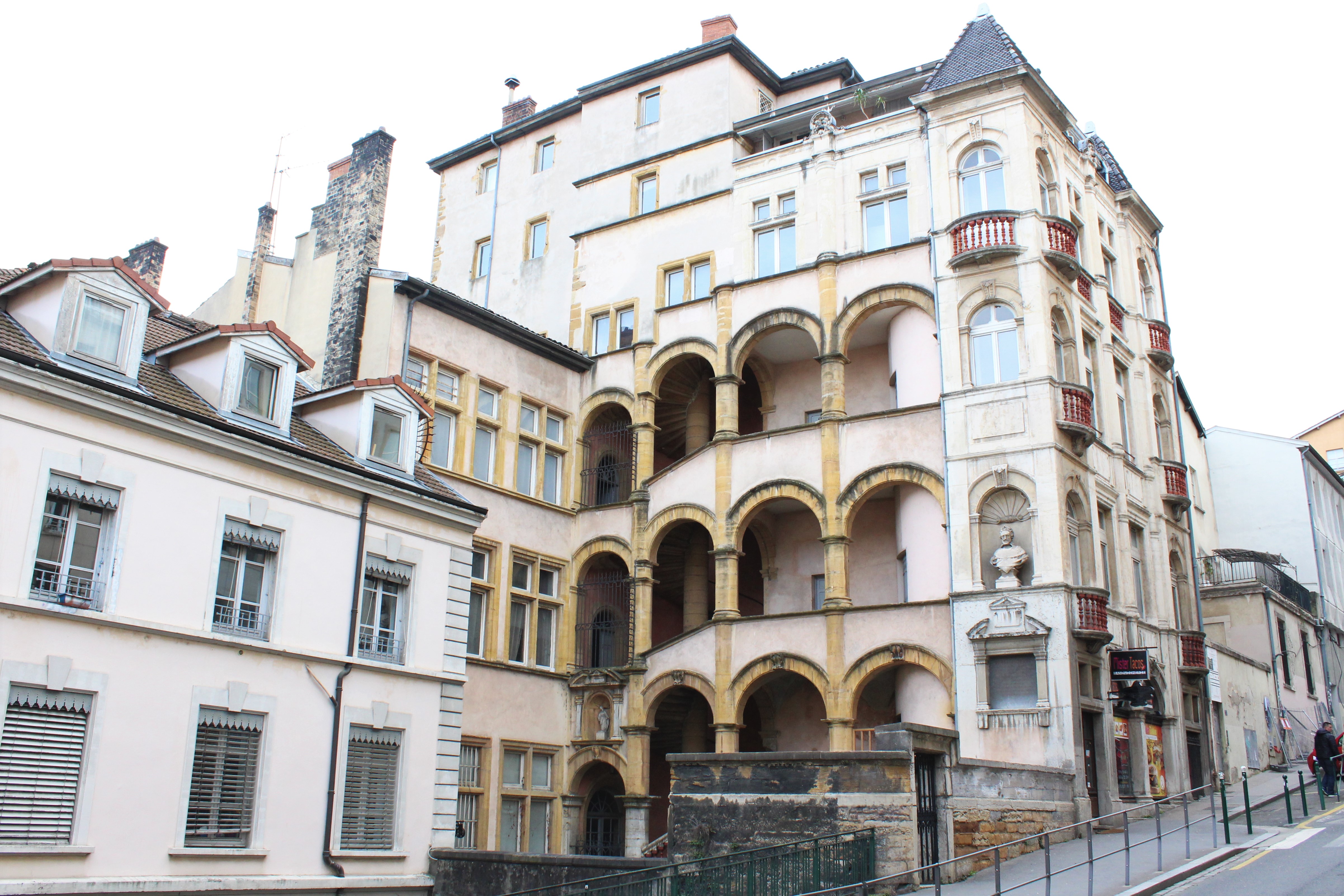 Lyon (4) Lyon (4)
